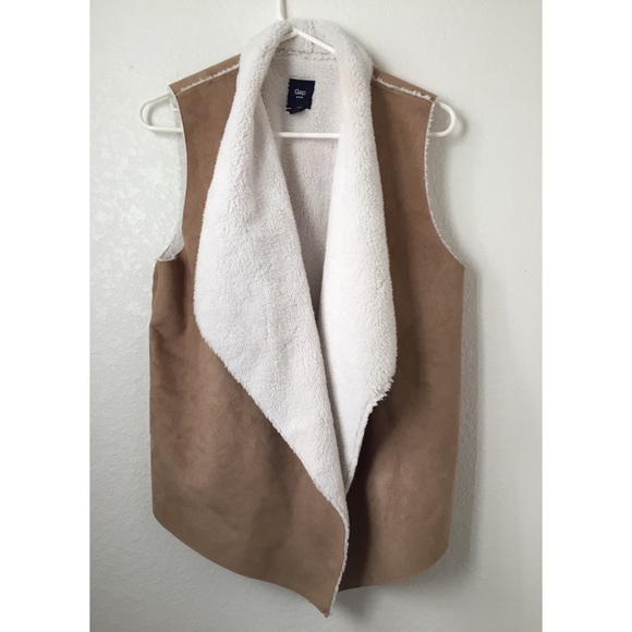 GAP Jackets & Blazers - SALE!🛍Gap Open Sherpa Vest.